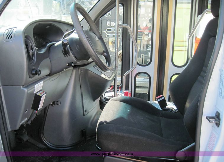 image for item 4654 2003 Ford E450 Super Duty El Dorado Paratransit van