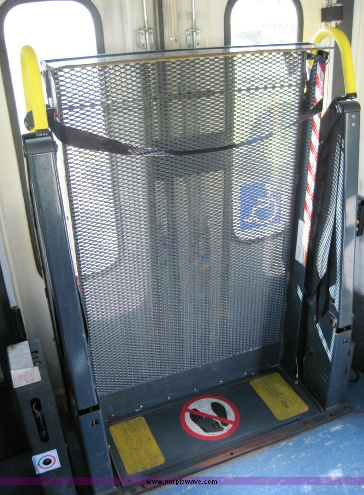 image for item 4654 2003 Ford E450 Super Duty El Dorado Paratransit van