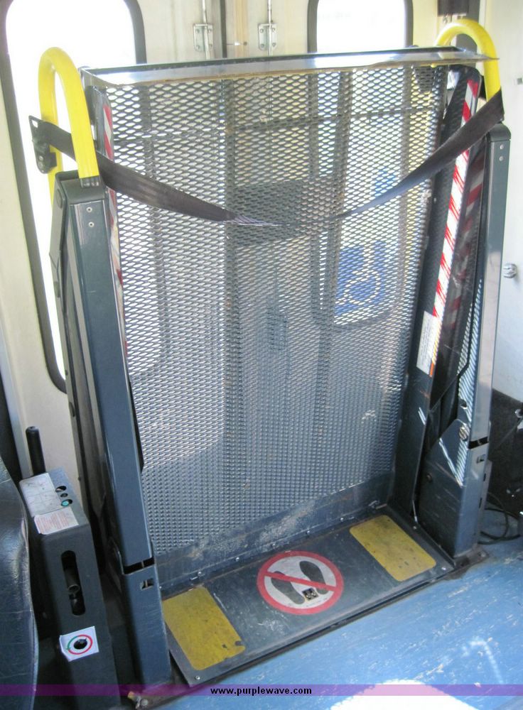 image for item 4655 2003 Ford E450 Super Duty El Dorado Paratransit van