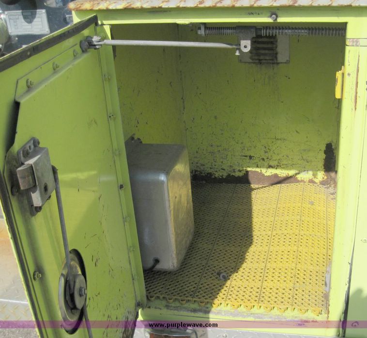 image for item 4657 1983 Sutphen aerial platform truck