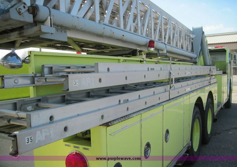 image for item 4657 1983 Sutphen aerial platform truck