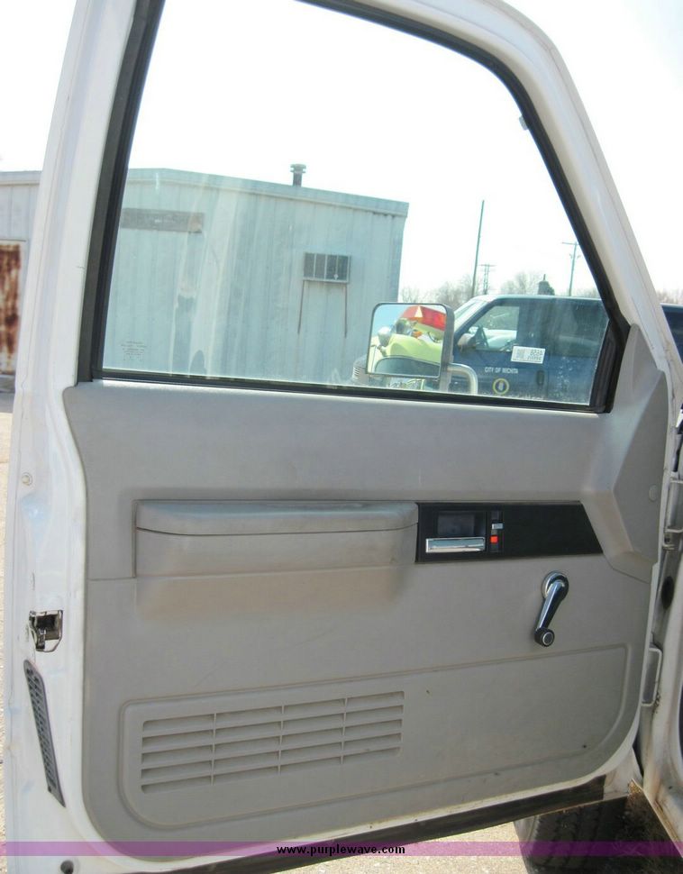 image for item 4658 1994 Chevrolet K3500 utility truck