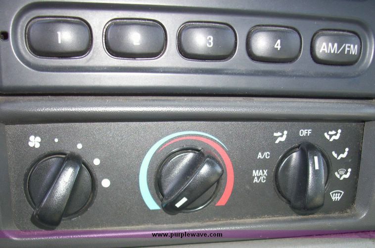 image for item 4659 2003 Ford F550 Super Duty truck