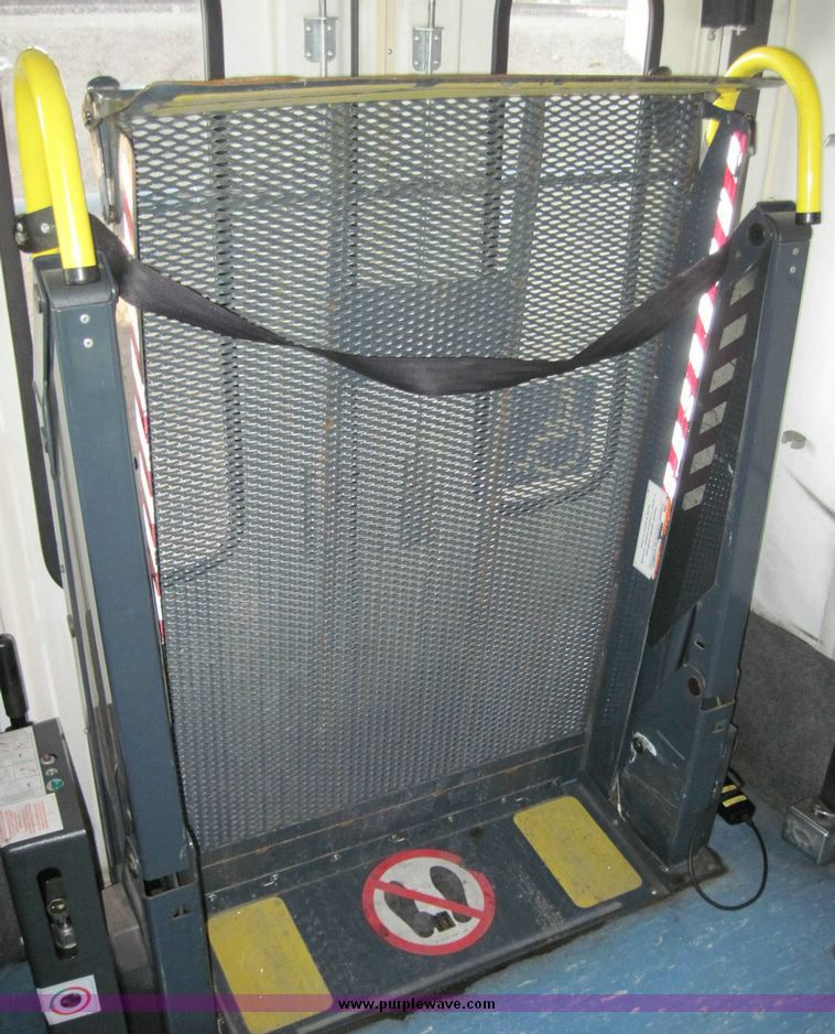image for item 4674 2003 Ford E450 Super Duty El Dorado Paratransit van