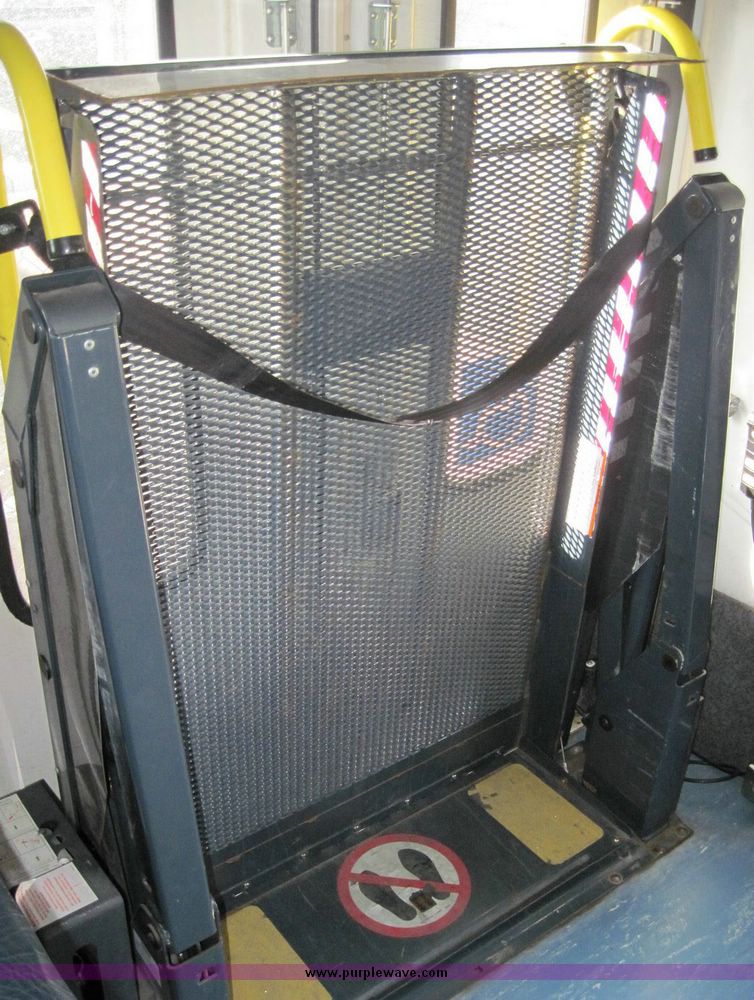image for item 4676 2003 Ford E450 Super Duty El Dorado Paratransit van