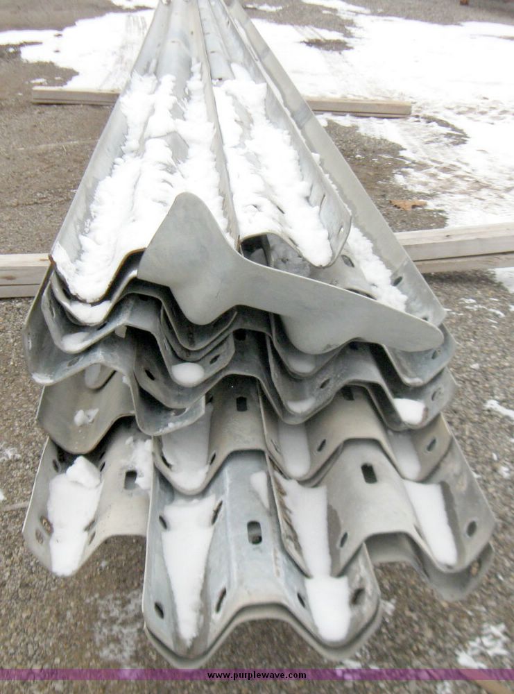 image for item 1028 (30) guard rail sections