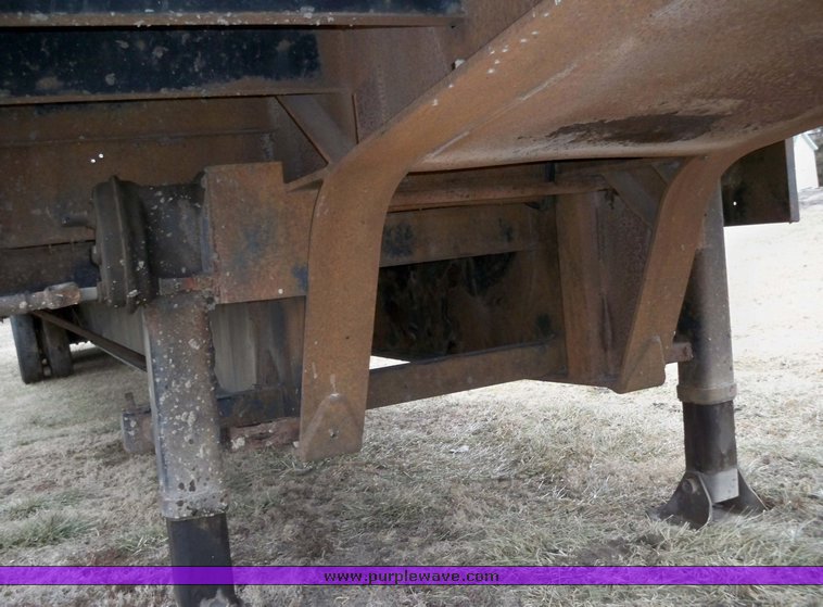 image for item 1152 1987 Landoll dropdeck trailer