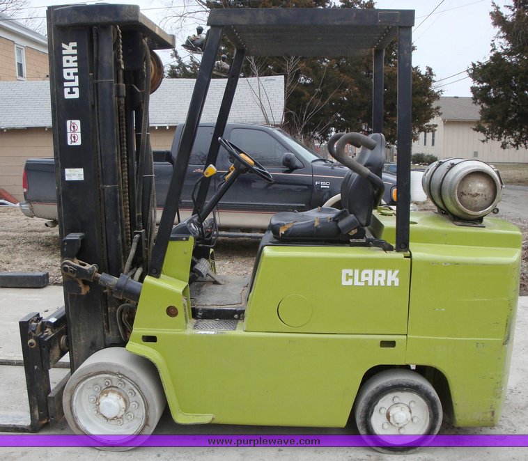 image for item 1302 1993 Clark forklift