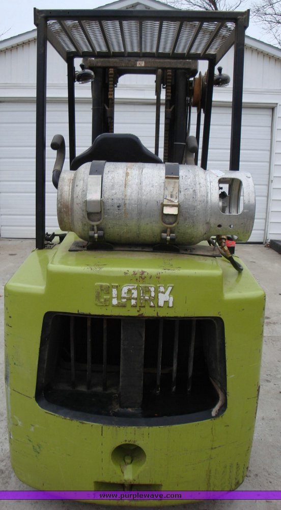 image for item 1302 1993 Clark forklift