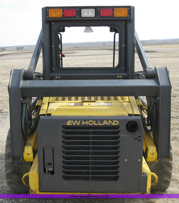 image for item 1752 2004 New Holland LS170 skid steer