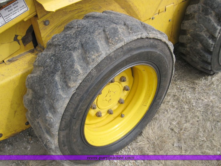 image for item 1752 2004 New Holland LS170 skid steer