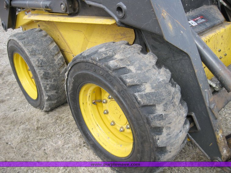 image for item 1752 2004 New Holland LS170 skid steer