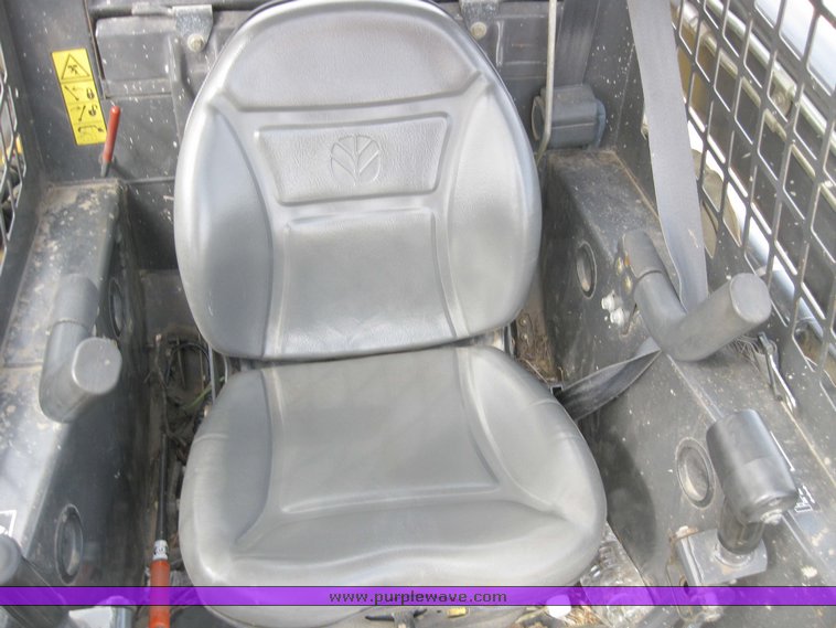 image for item 1752 2004 New Holland LS170 skid steer