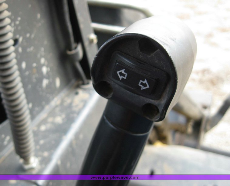 image for item 1752 2004 New Holland LS170 skid steer