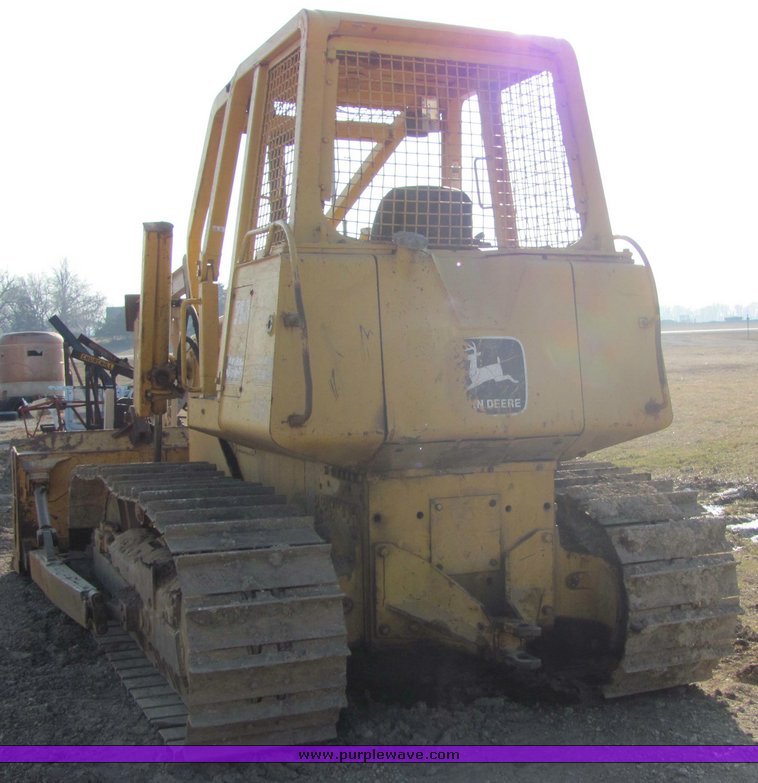 image for item 3180 1995 John Deere 750B crawler dozer