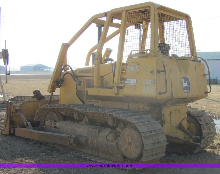 image for item 3180 1995 John Deere 750B crawler dozer