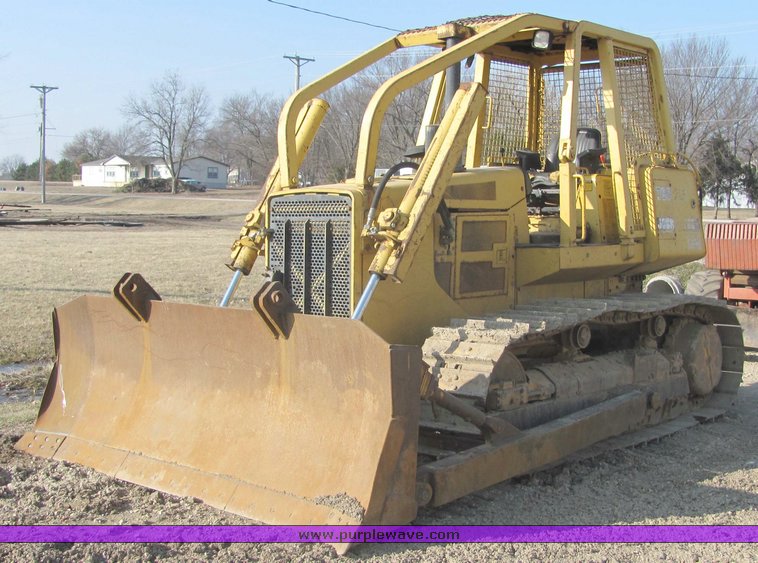 image for item 3180 1995 John Deere 750B crawler dozer