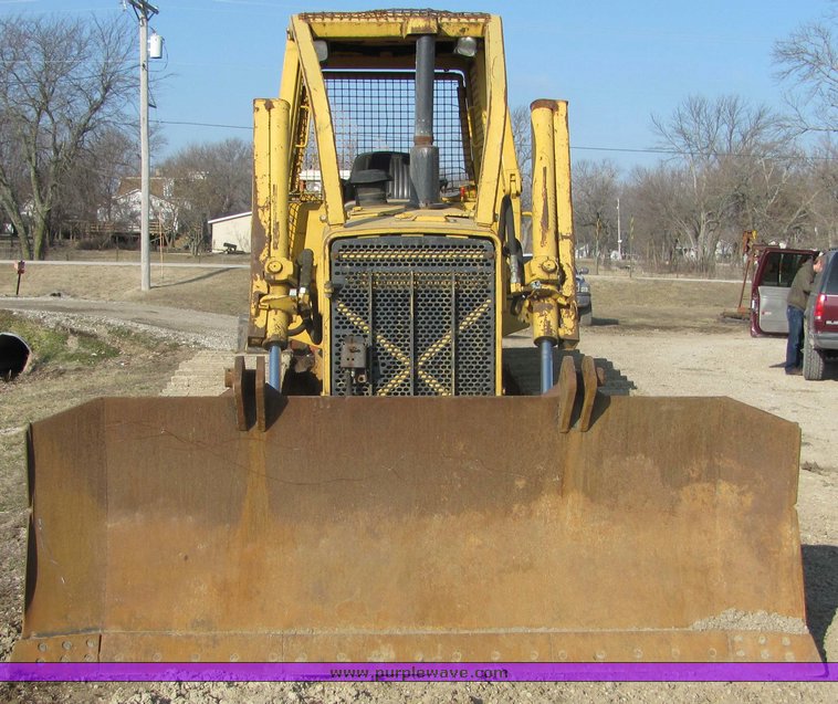image for item 3180 1995 John Deere 750B crawler dozer