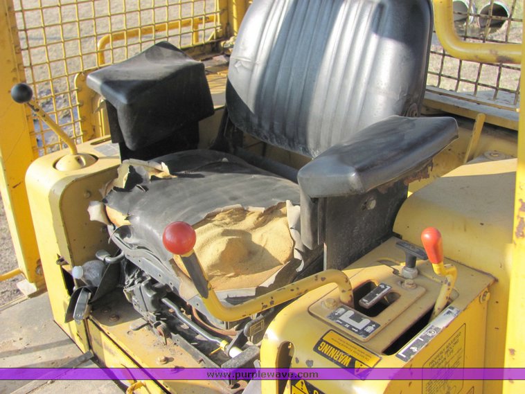 image for item 3180 1995 John Deere 750B crawler dozer