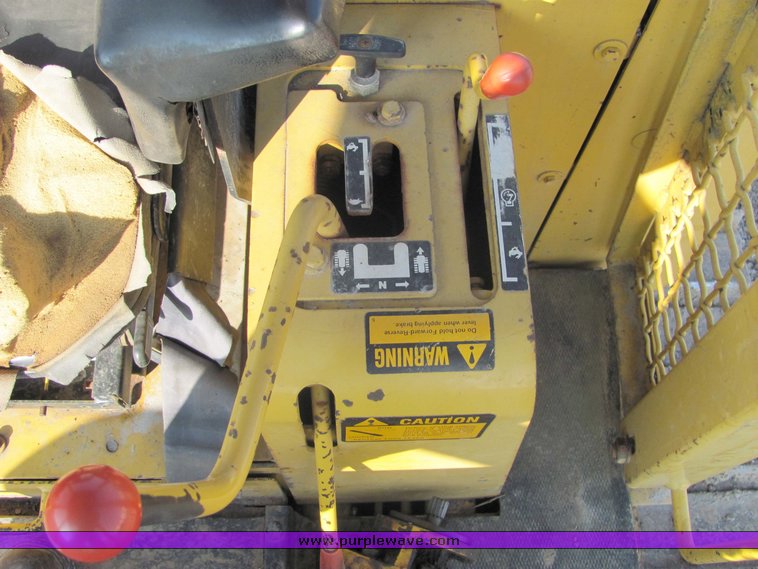 image for item 3180 1995 John Deere 750B crawler dozer