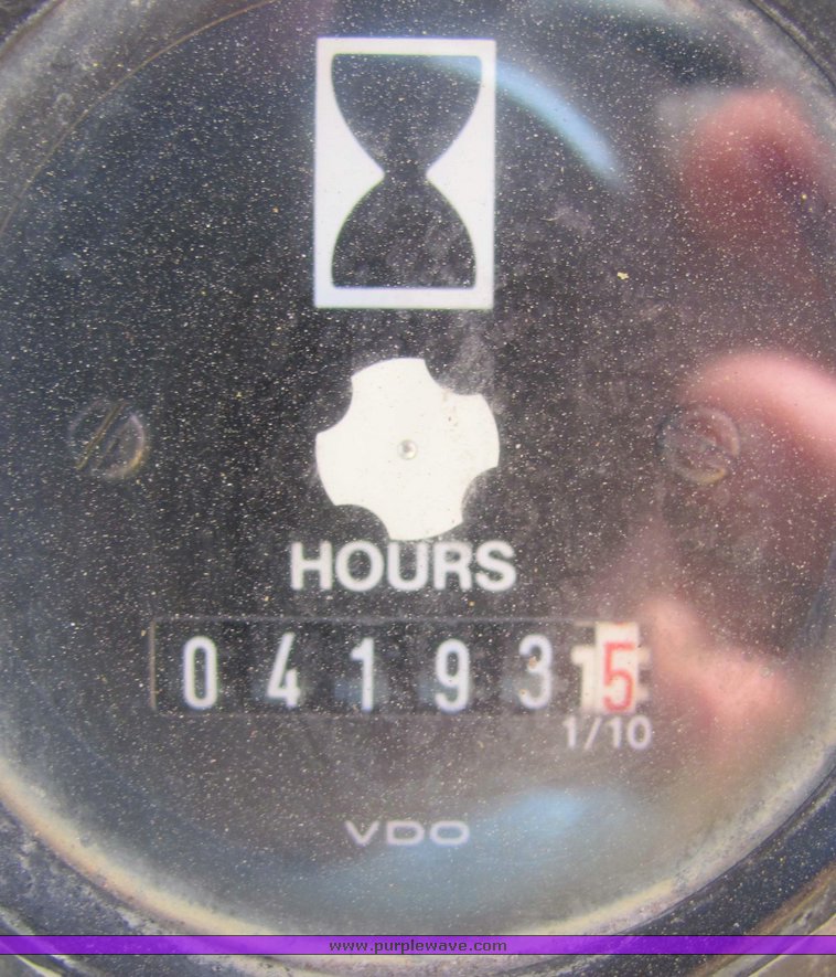 image for item 3180 1995 John Deere 750B crawler dozer