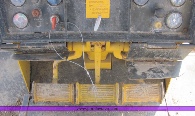 image for item 3180 1995 John Deere 750B crawler dozer