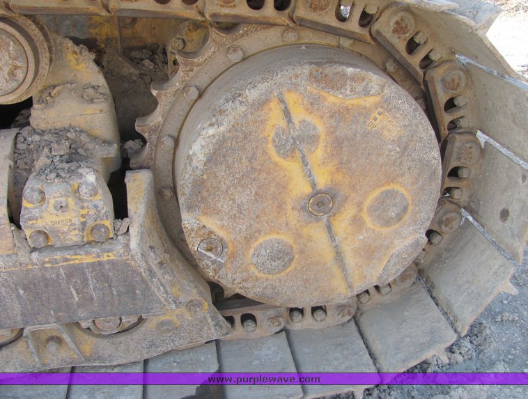 image for item 3180 1995 John Deere 750B crawler dozer