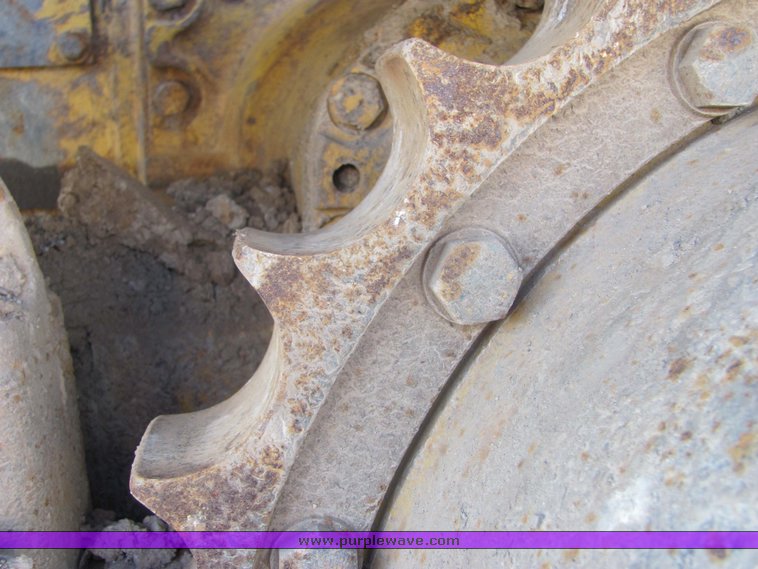 image for item 3180 1995 John Deere 750B crawler dozer