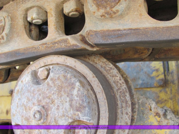 image for item 3180 1995 John Deere 750B crawler dozer