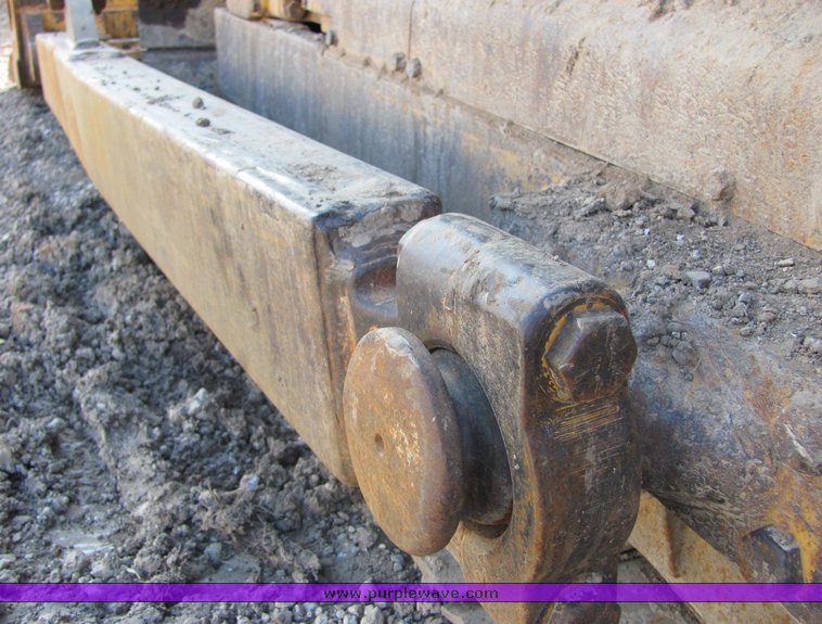 image for item 3180 1995 John Deere 750B crawler dozer