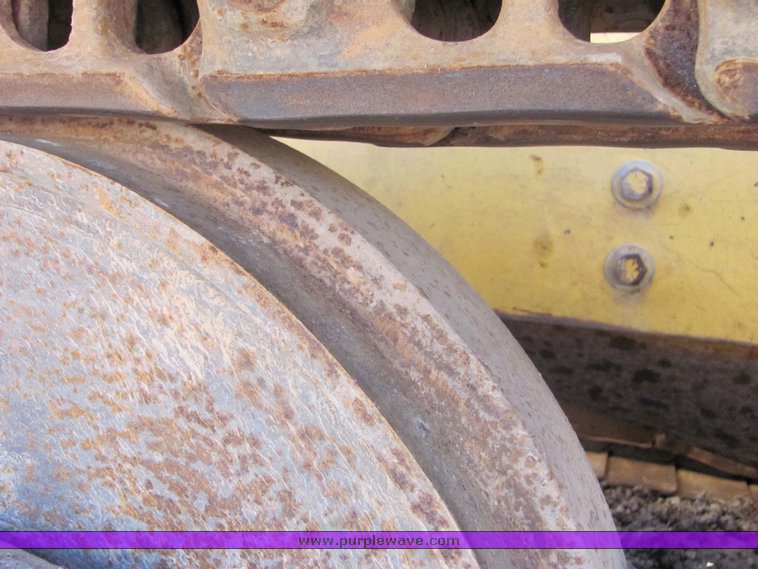 image for item 3180 1995 John Deere 750B crawler dozer