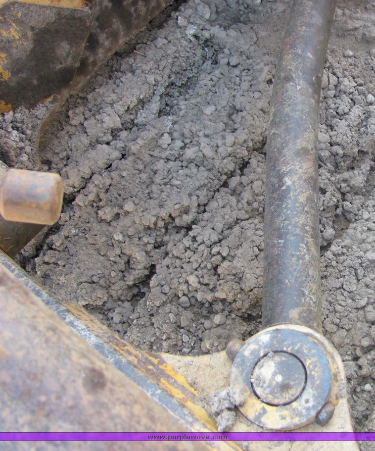 image for item 3180 1995 John Deere 750B crawler dozer