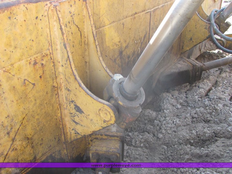 image for item 3180 1995 John Deere 750B crawler dozer