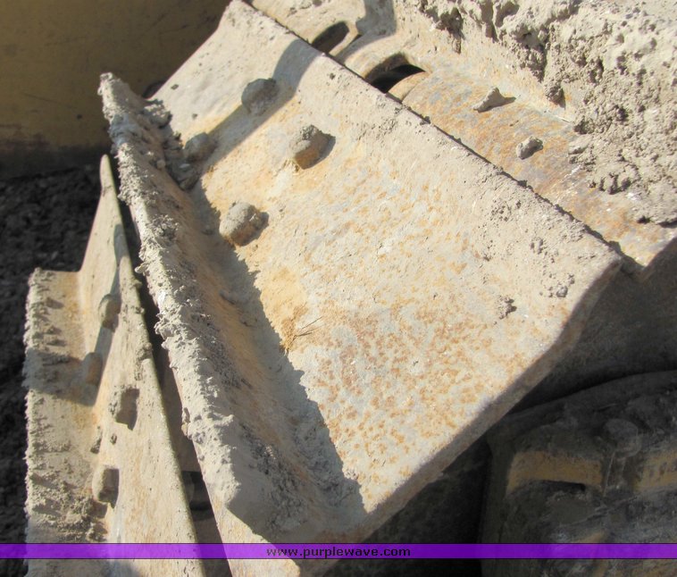 image for item 3180 1995 John Deere 750B crawler dozer