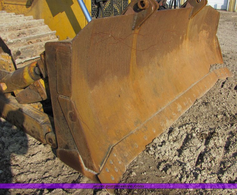 image for item 3180 1995 John Deere 750B crawler dozer