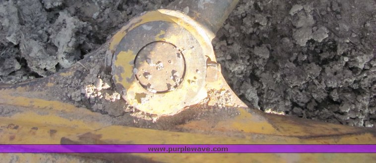 image for item 3180 1995 John Deere 750B crawler dozer