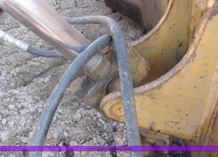 image for item 3180 1995 John Deere 750B crawler dozer