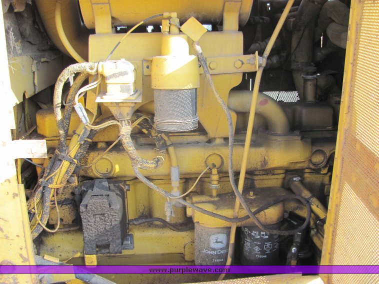 image for item 3180 1995 John Deere 750B crawler dozer