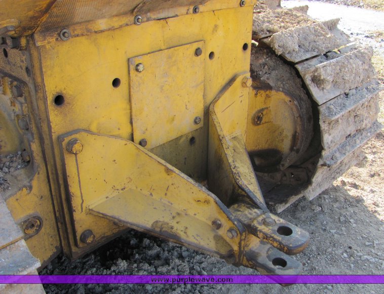 image for item 3180 1995 John Deere 750B crawler dozer