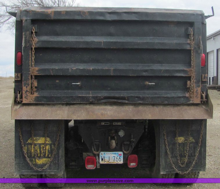 image for item 3204 1987 Mack R688ST tandem axle dump truck