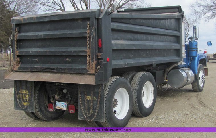 image for item 3204 1987 Mack R688ST tandem axle dump truck
