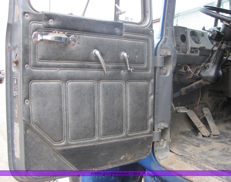 image for item 3204 1987 Mack R688ST tandem axle dump truck