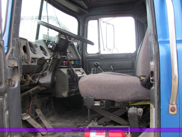 image for item 3204 1987 Mack R688ST tandem axle dump truck