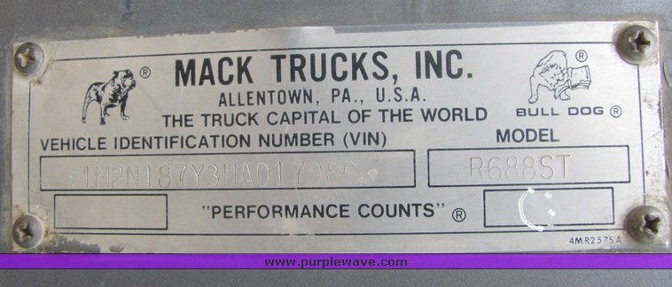image for item 3204 1987 Mack R688ST tandem axle dump truck