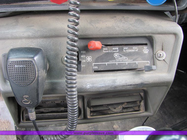 image for item 3204 1987 Mack R688ST tandem axle dump truck