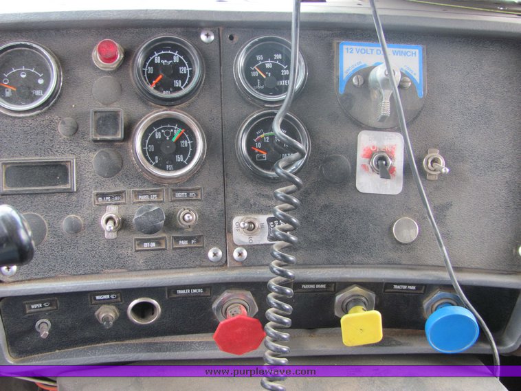 image for item 3204 1987 Mack R688ST tandem axle dump truck