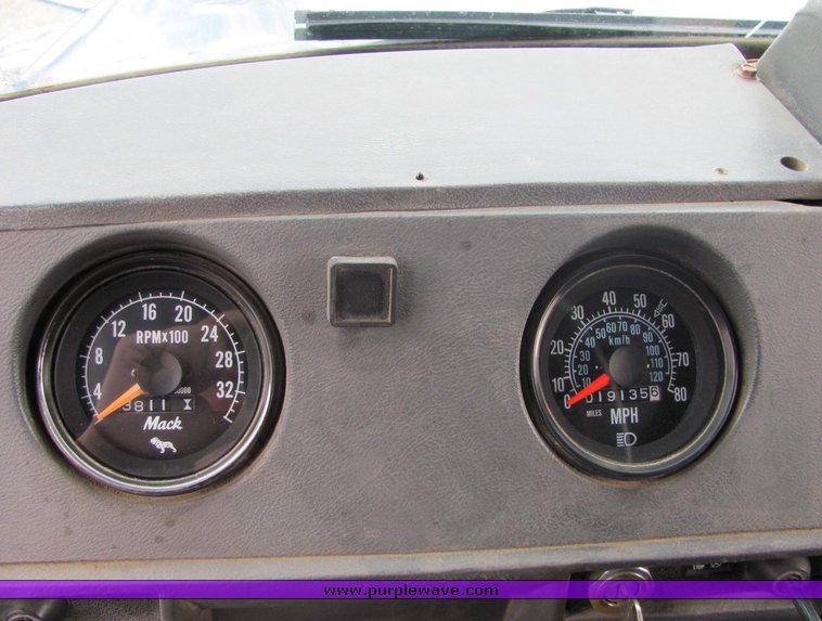 image for item 3204 1987 Mack R688ST tandem axle dump truck