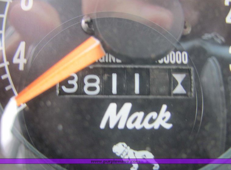 image for item 3204 1987 Mack R688ST tandem axle dump truck