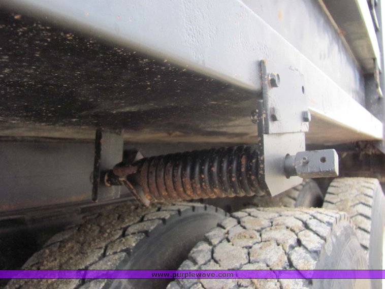 image for item 3204 1987 Mack R688ST tandem axle dump truck