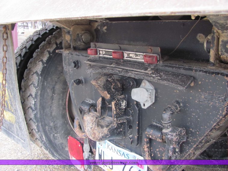 image for item 3204 1987 Mack R688ST tandem axle dump truck